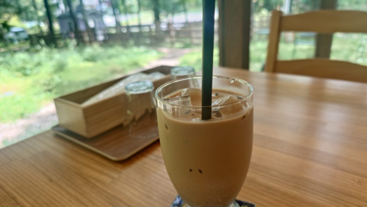 Alma Cafeで注文した、スパイスが効いた美味しいアイスチャイ