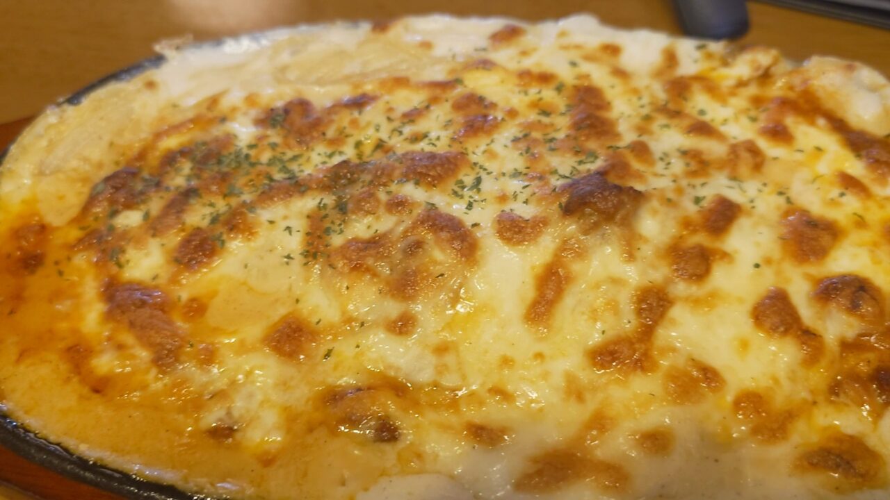 びしゃもんで注文したチーズたっぷりのスパゲティミートグラタン