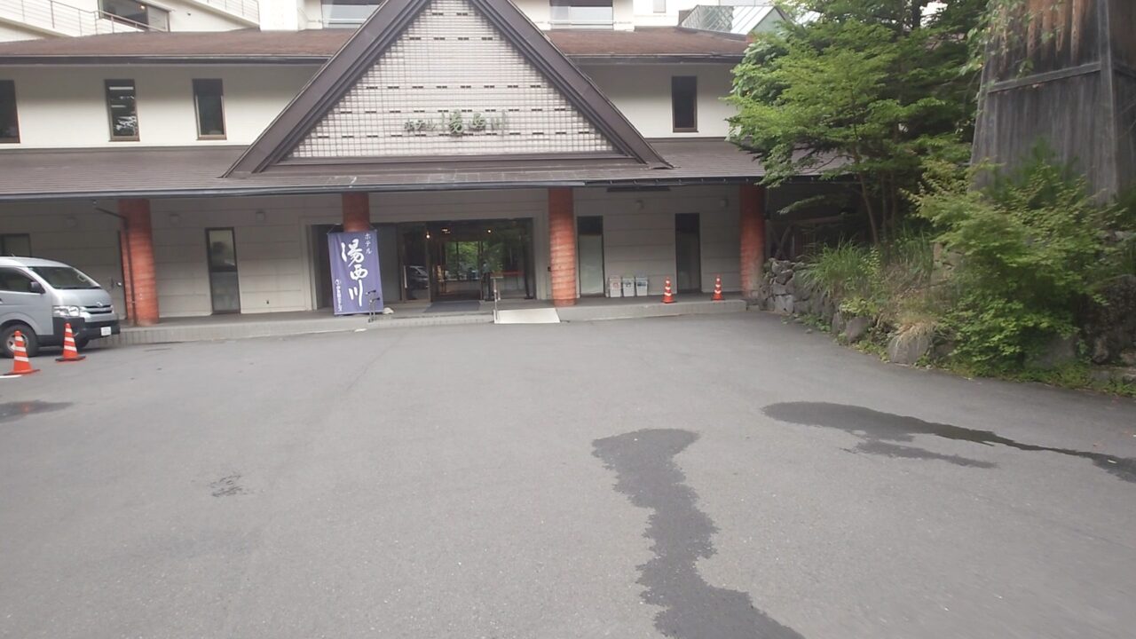 湯西川温泉で宿泊したホテル湯西川の正面玄関