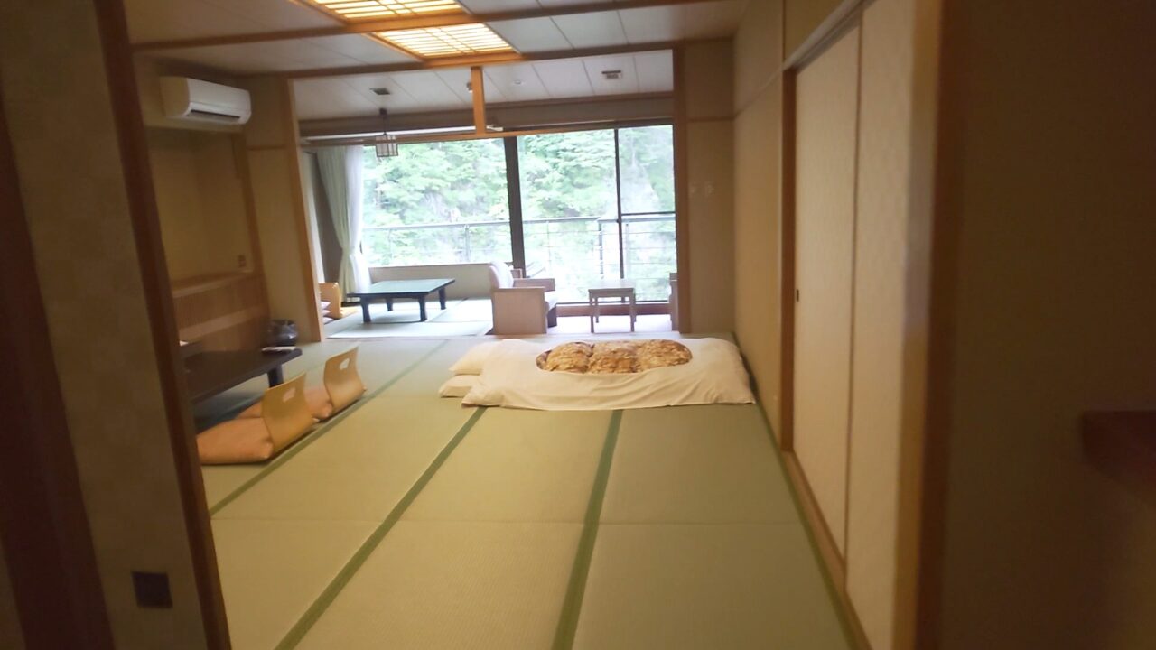 ホテル湯西川で宿泊した広い12畳の和室