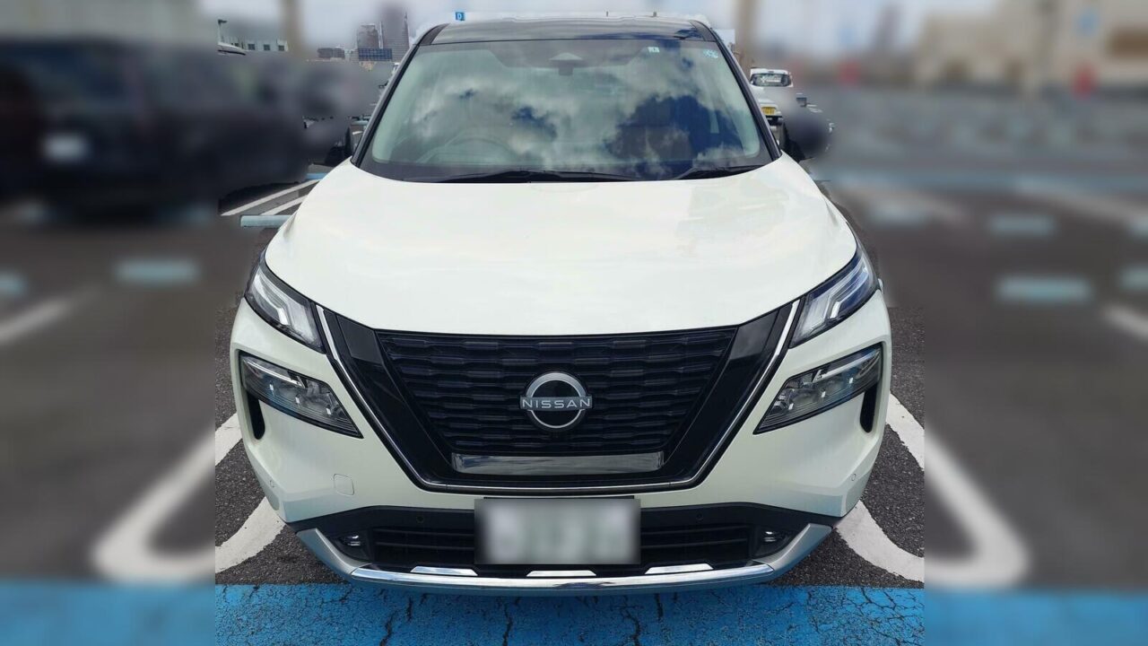 日産エクストレイル(ホワイト)の正面外観